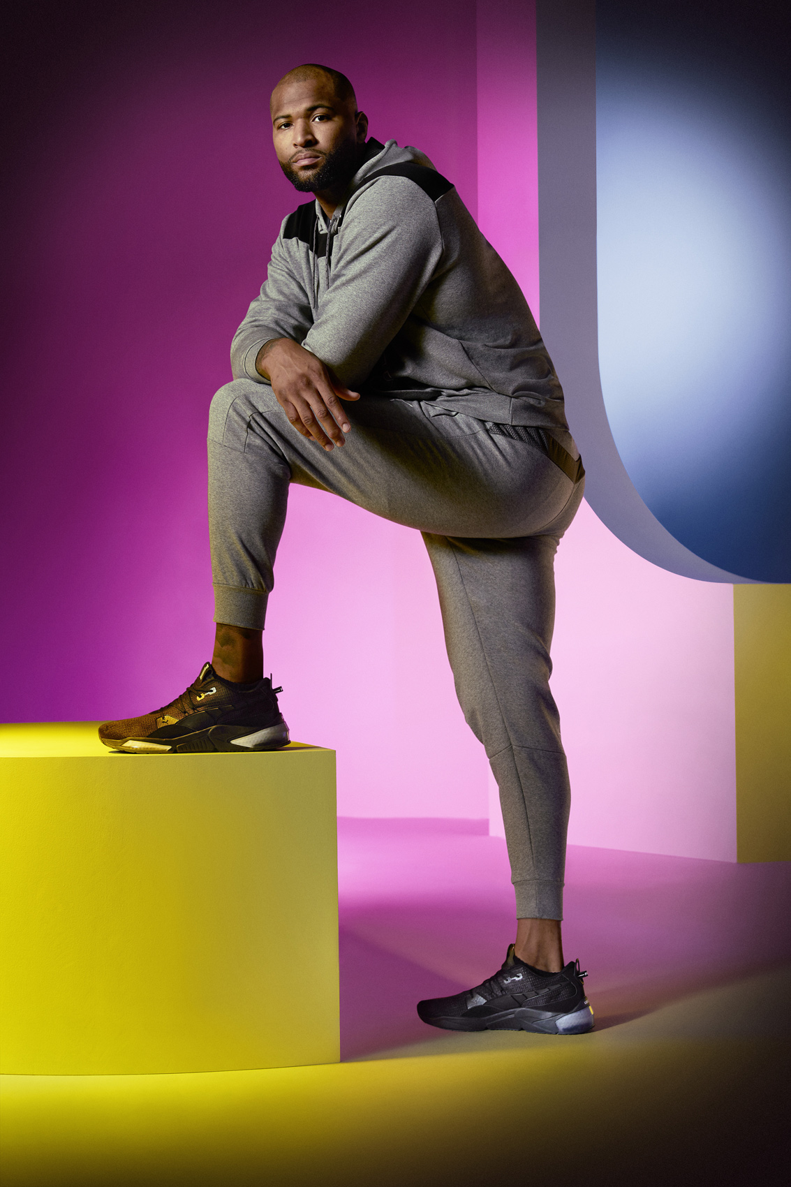 19AW_xRT_LQDCELL-Optic-Knit_Demarus-Cousins_0404_RGB